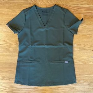 Figs scrub top